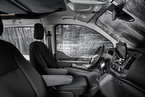 Termisk isolering og mørklægning af vinduer for hele køretøjet. Holder nysgerrige blikke ude og behagelige temperaturer inde.