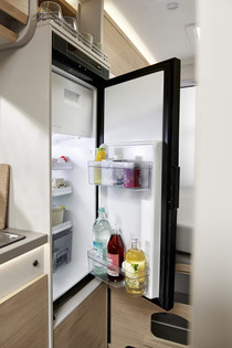 Det ergonomisk placerede 84 l køleskab inkl. frostboks rummer en masse.