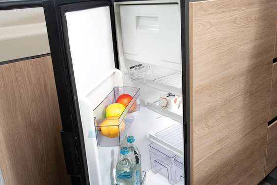 Plads til meget: Alle køleskabe har en volumen på 84 liter inkl. fryserum, uanset om de er monteret ved endevæggen eller i ergonomisk højde.