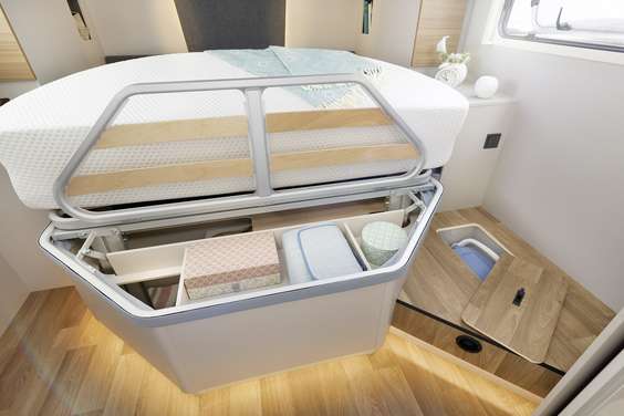 Opbevaringsrummet under dobbeltsengen er smart. Disse senge er som standard højdejusterbare i alle DBM- og DBL-planløsninger • 7051 DBM