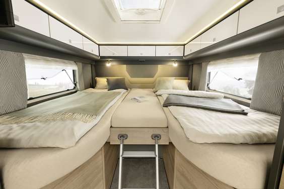 Sengene i soverummene er udstyret med 150 mm tykke 7-zoners madrasser af høj kvalitet i et klima- regulerende materiale samt med tilpassede lamelbunde i træ.
